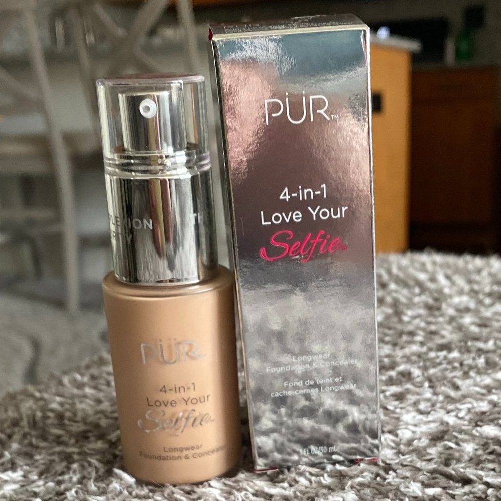 NIB PUR 4-in-1 Foundation TN1/Latte
